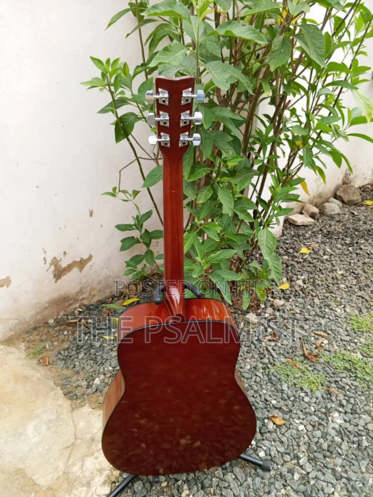 Yamaha F310 Original Acoustic Guitar With a Hard Case