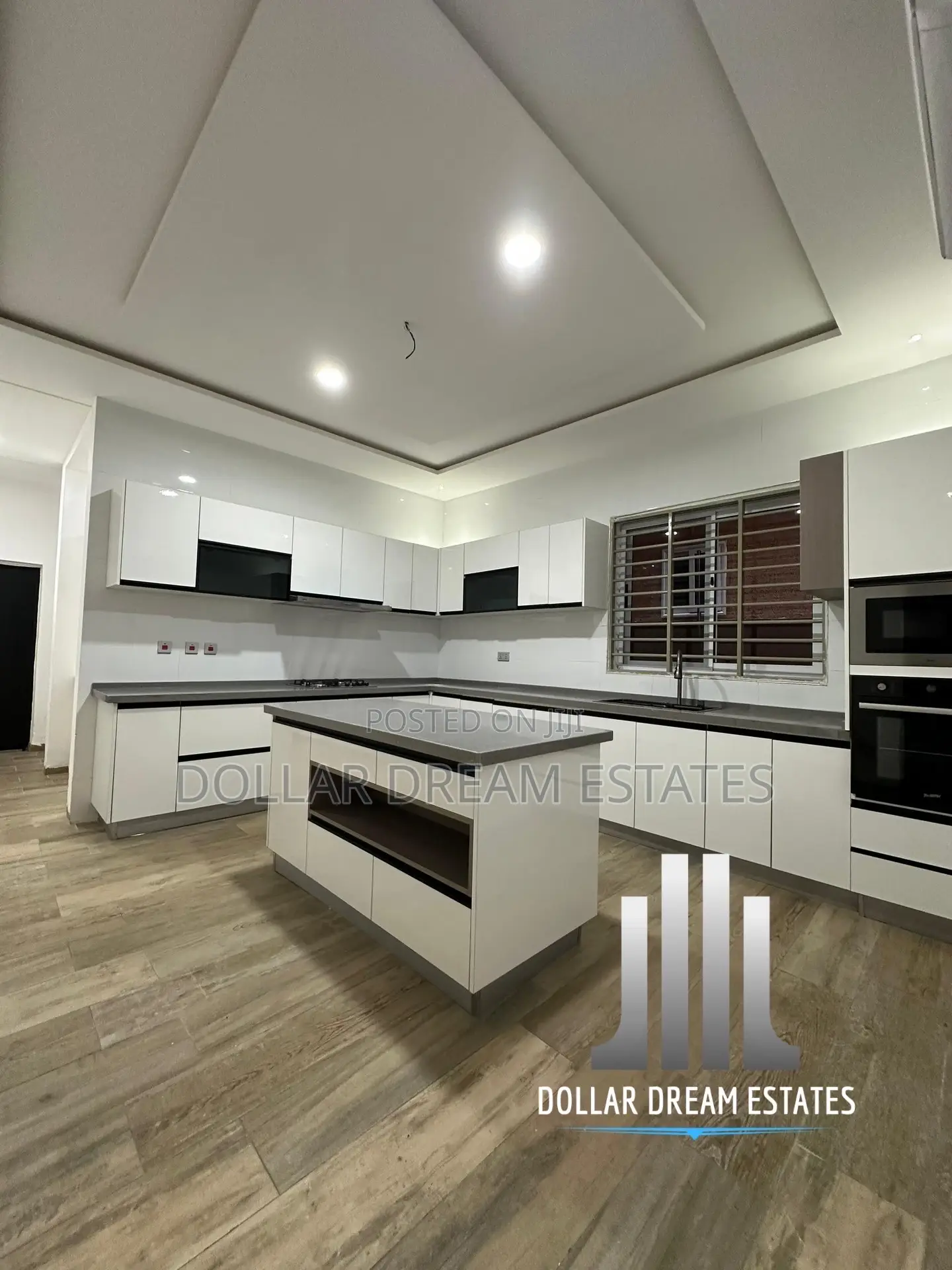 4bdrm House in Lake Side Estate for sale
