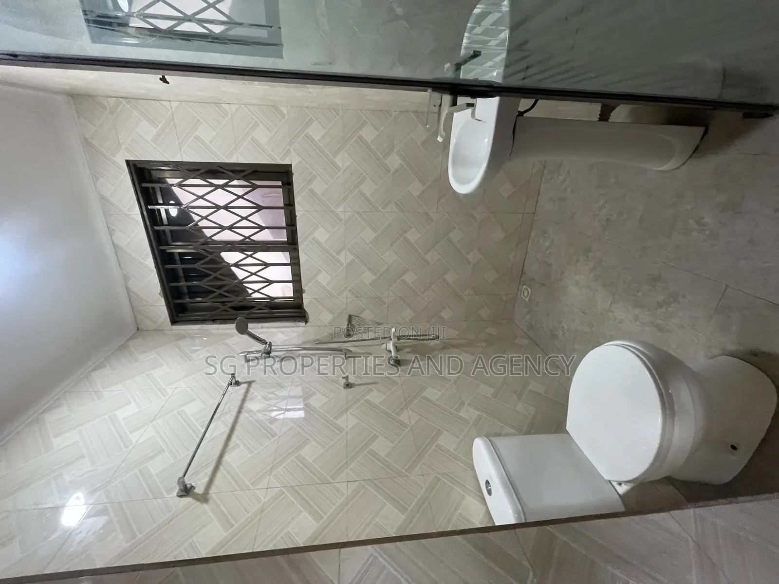 2bdrm Apartment in Lashibi, Sakumono for rent