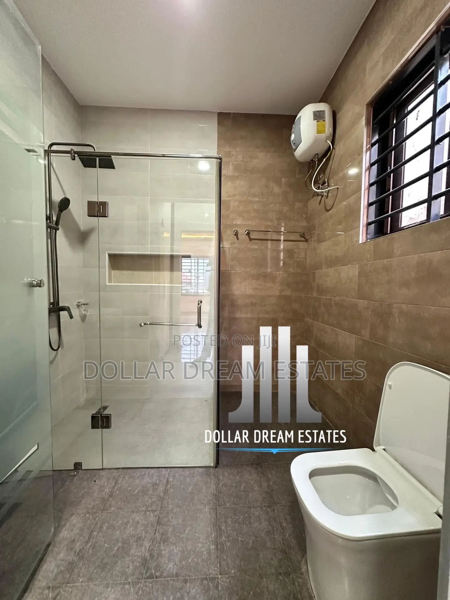 4bdrm House in Lake Side Estate for sale