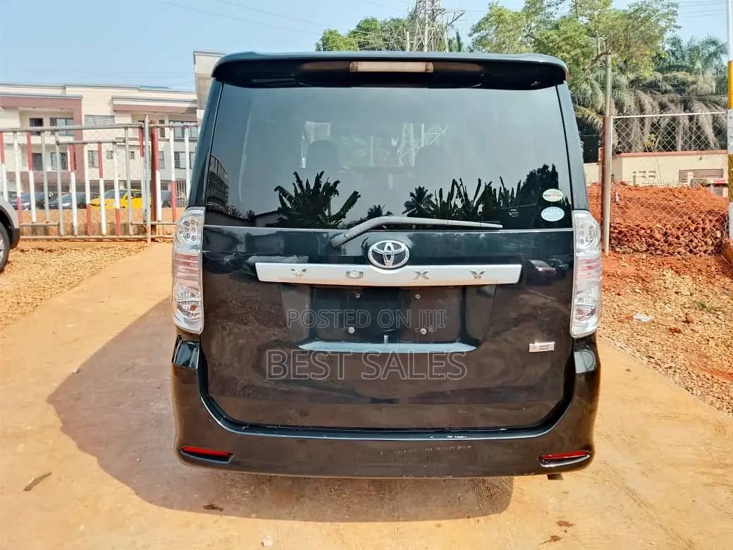 Toyota Voxy 2010 Black