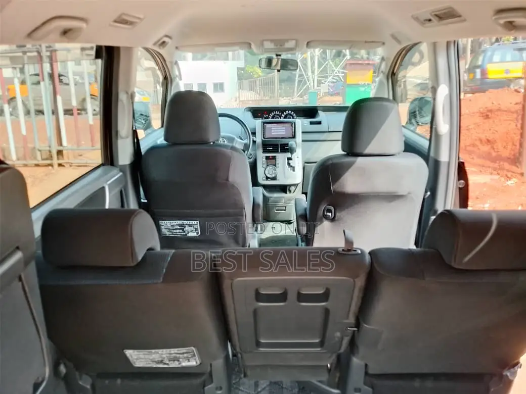 Toyota Voxy 2010 Black