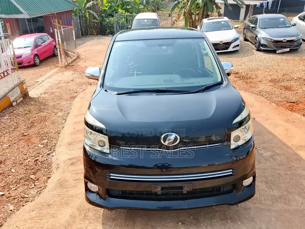 Toyota Voxy 2010 Black