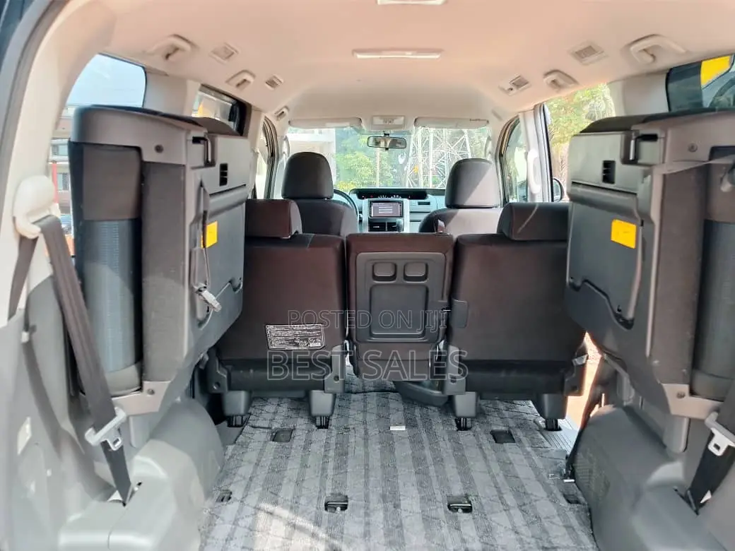 Toyota Voxy 2010 Black