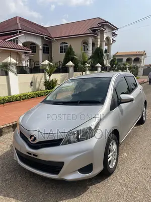 Toyota Vitz 1.3 FWD 5dr 2012 Silver