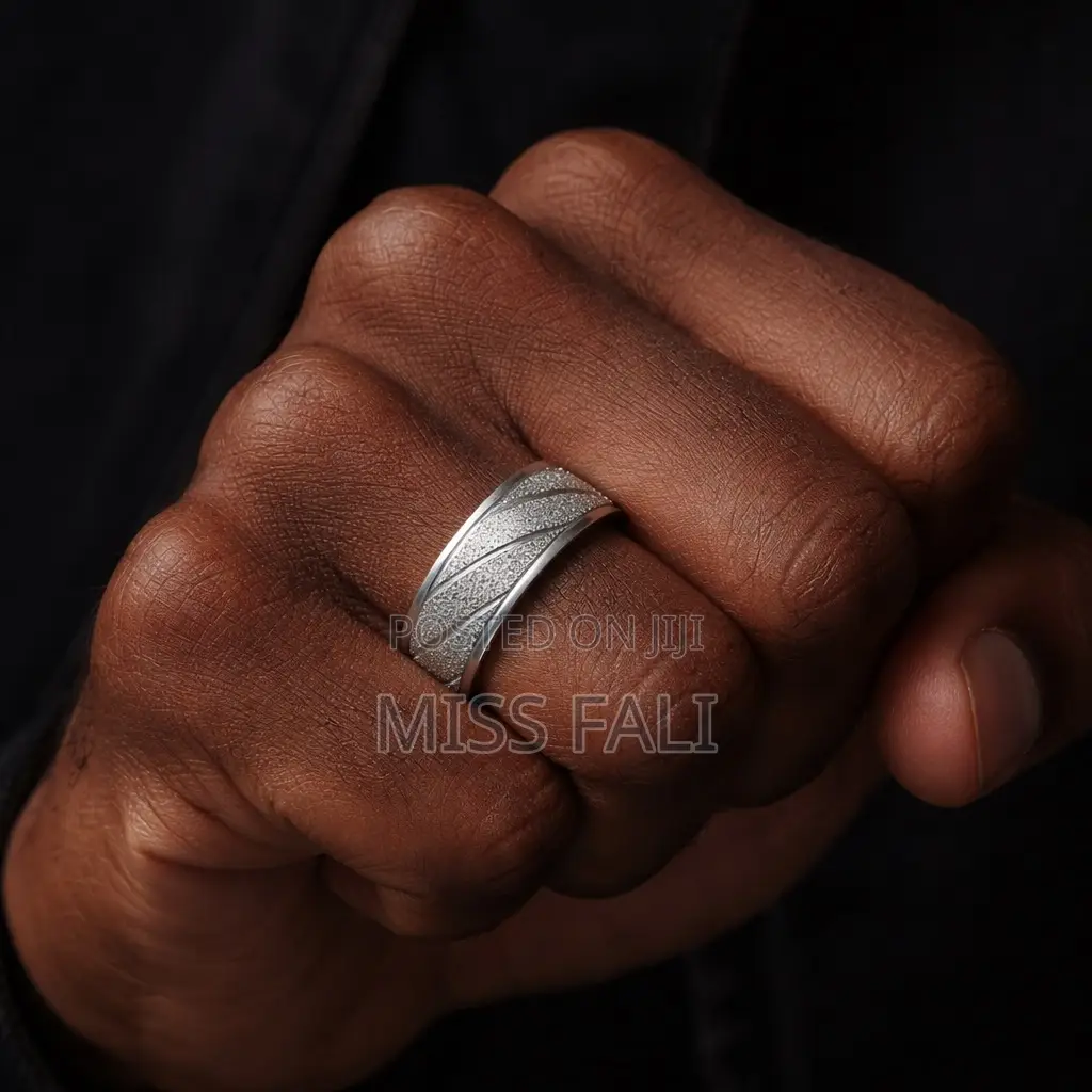 The Frostline Band Ring. Size 8-10