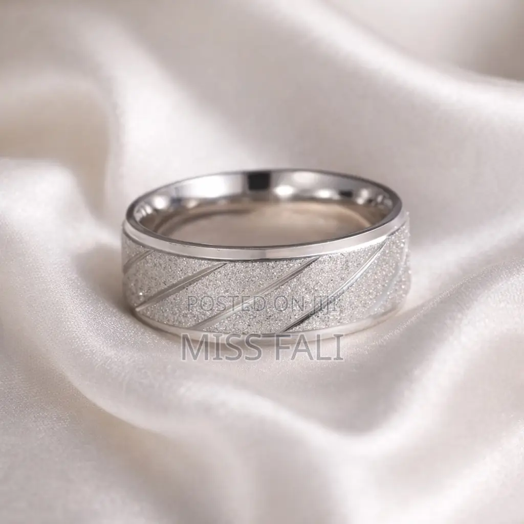 The Frostline Band Ring. Size 8-10