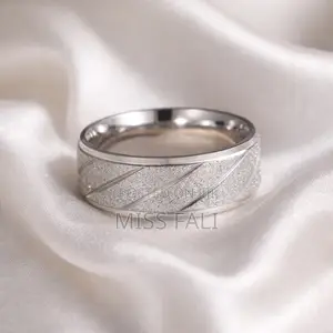 The Frostline Band Ring. Size 8-10