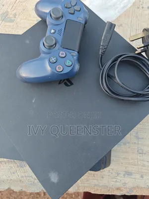 Play Station 4 Slim