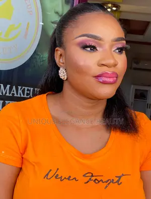 Make-Up Artist
