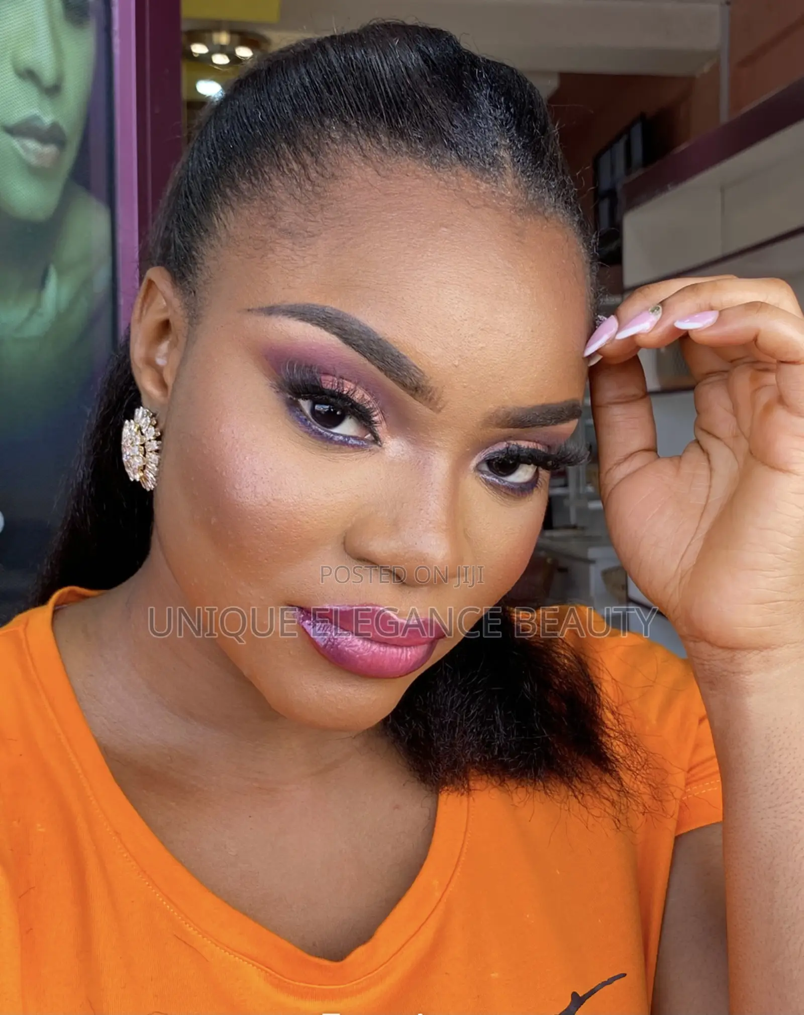 Make-Up Artist
