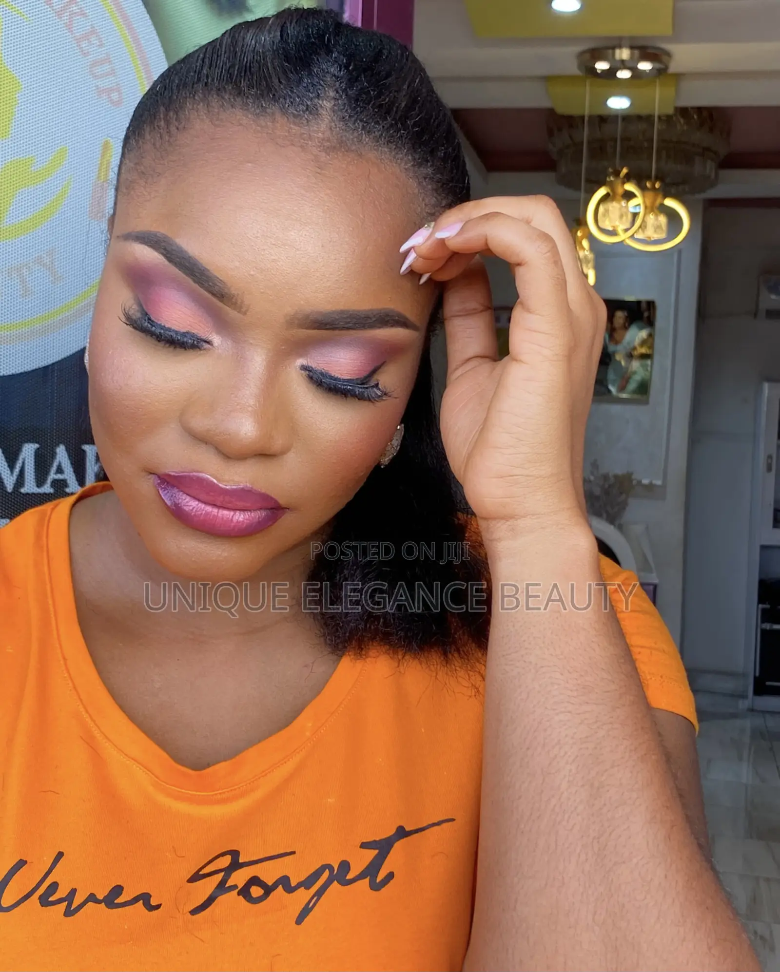 Make-Up Artist