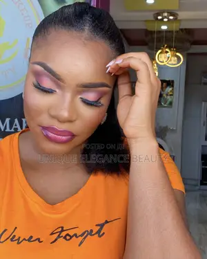 Make-Up Artist