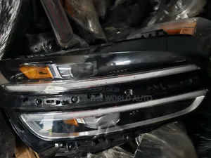 Genesis Gv70 Headlight Right Side, With Chargers