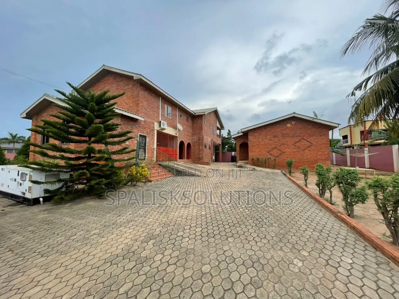 Furnished 6bdrm House in Pokuase Leisure for sale