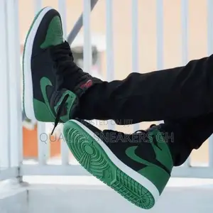 Nike Jordan 1 Pine Green