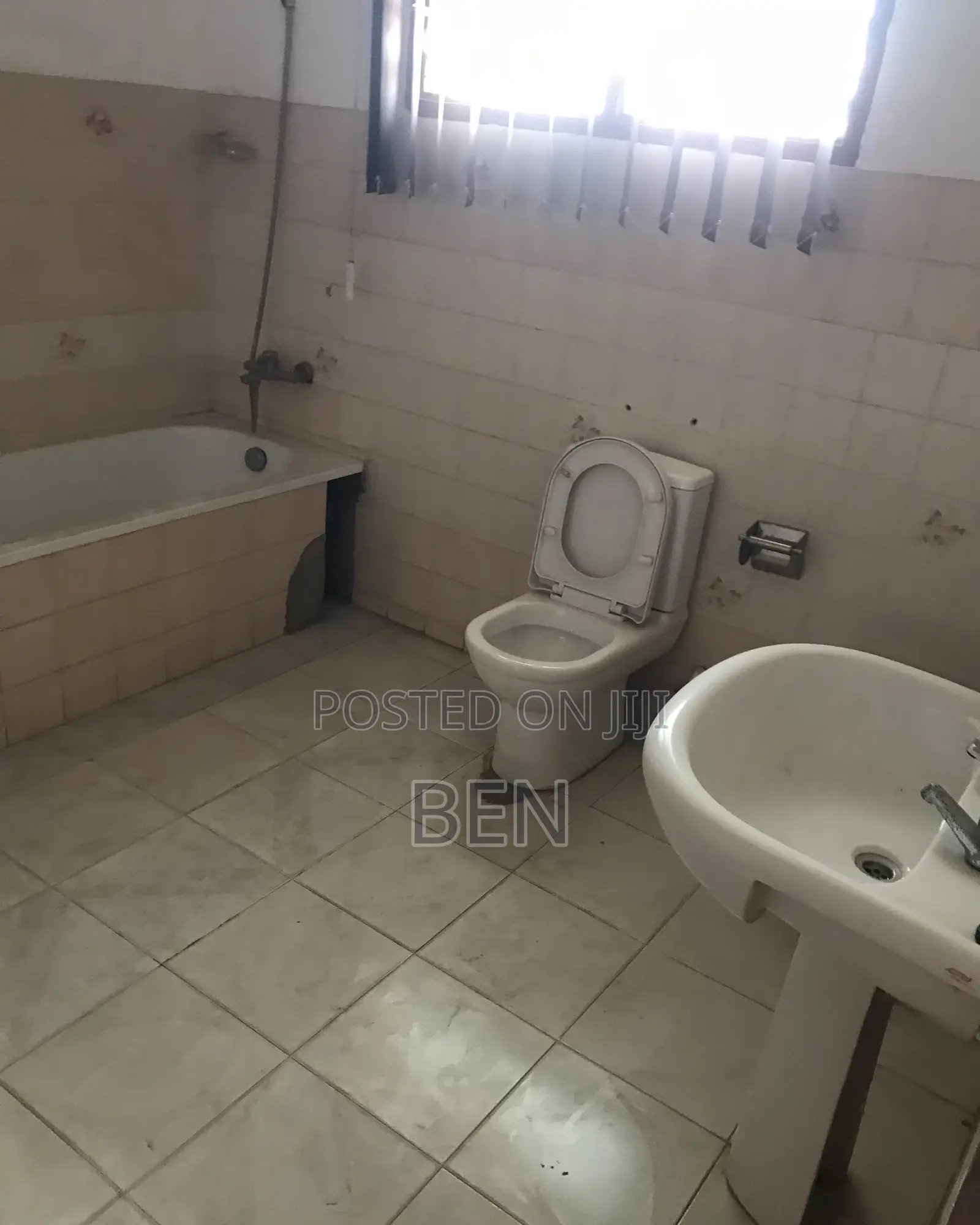 5bdrm House in Tantra, Ola Achool Area for rent