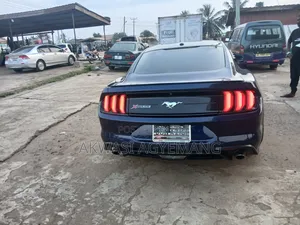 Ford Mustang EcoBoost Premium Fastback 2018 Blue