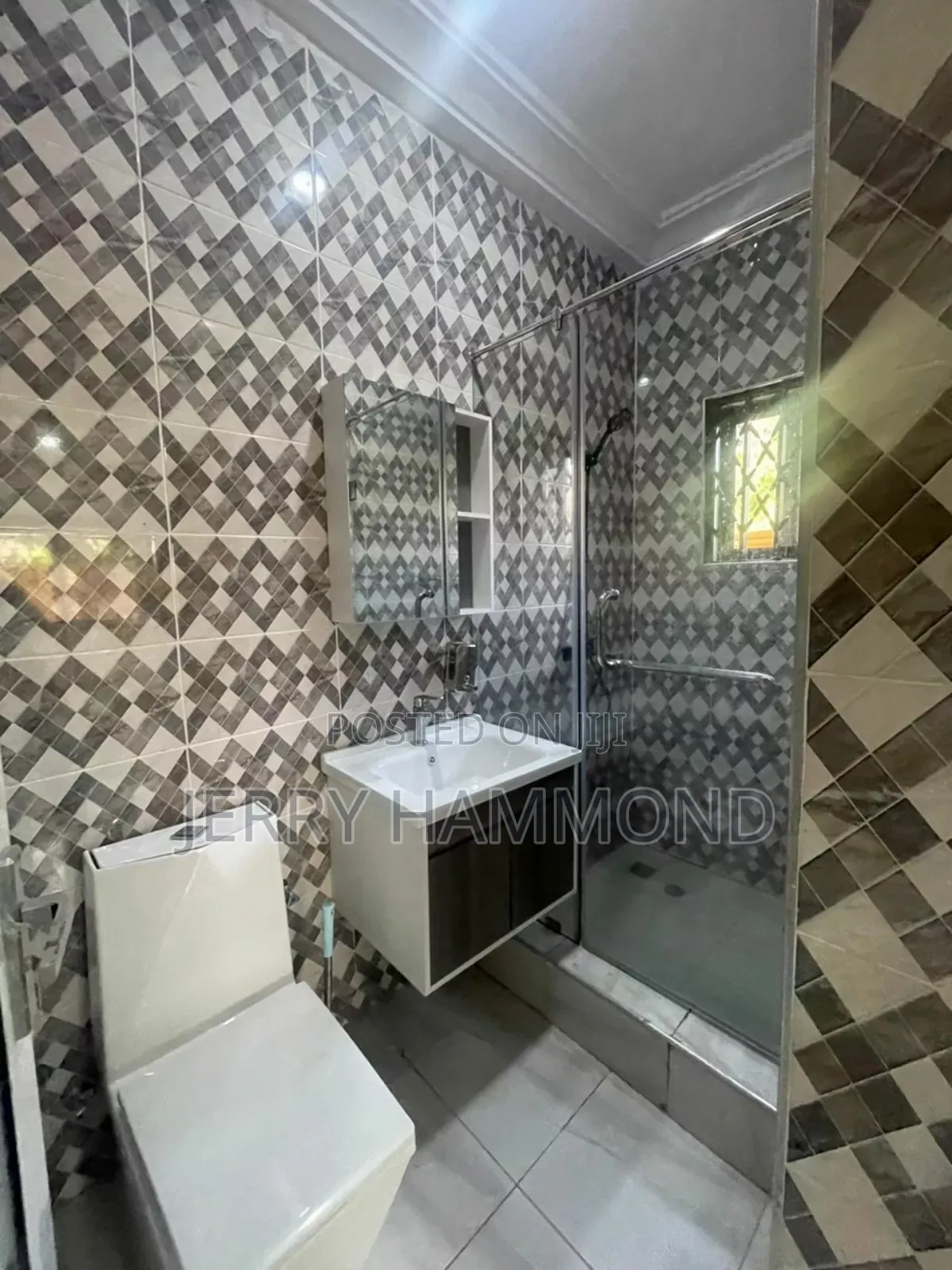 5bdrm House in Lashibi Drv for rent