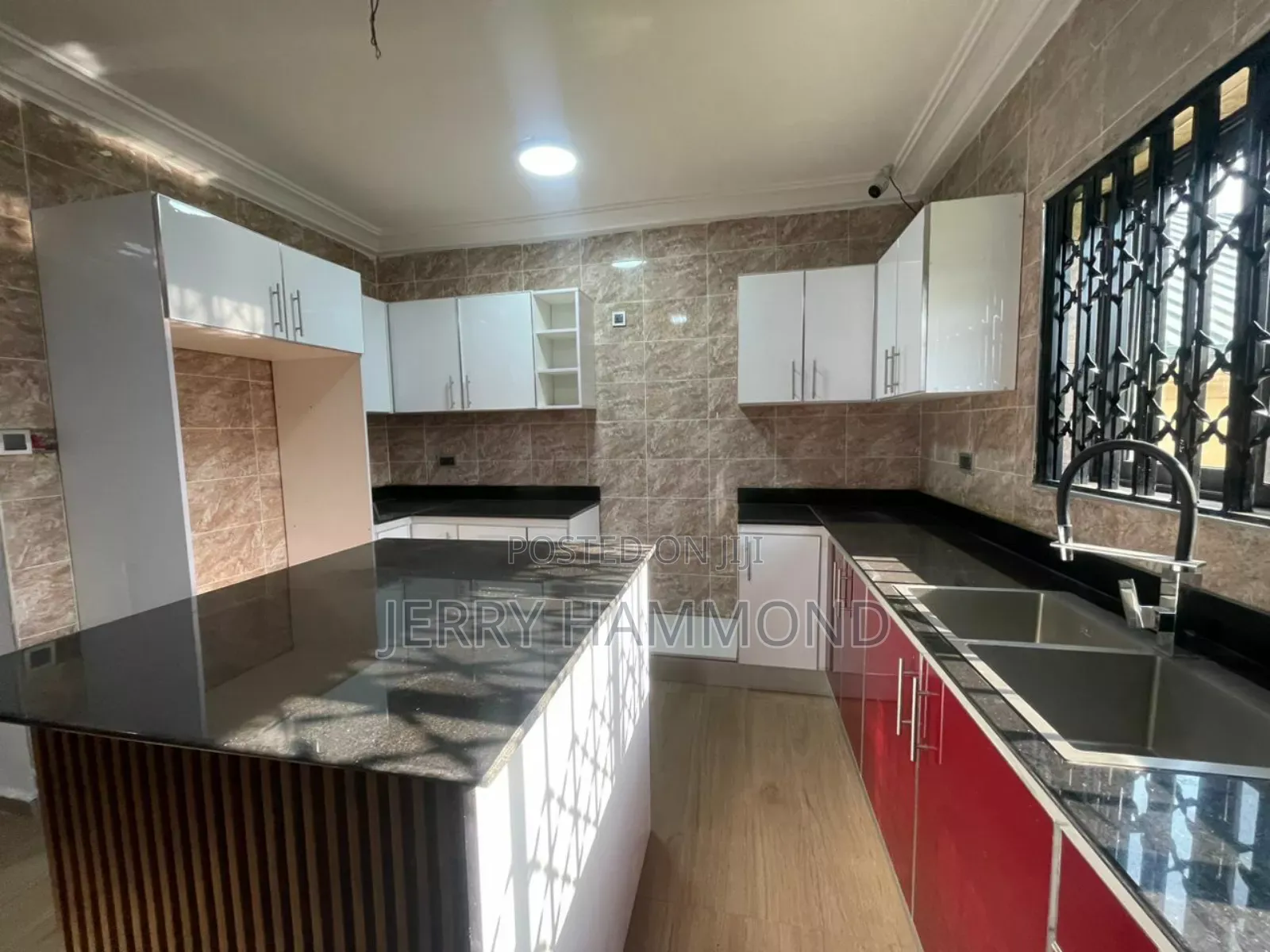 5bdrm House in Lashibi Drv for rent
