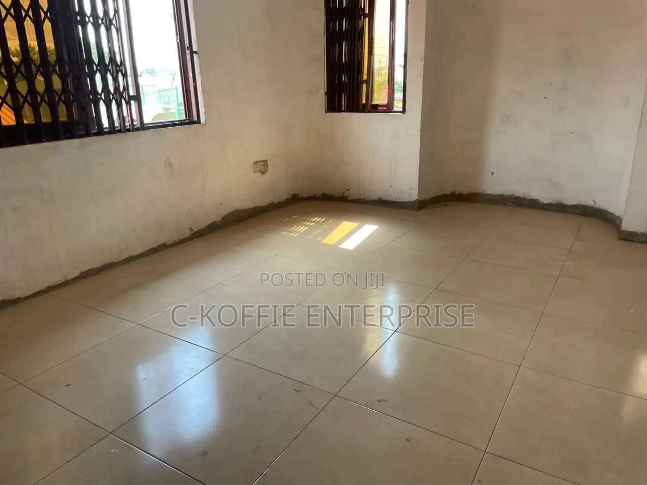 8bdrm Mansion in Acp Kwabenya, Ga East Municipal for sale