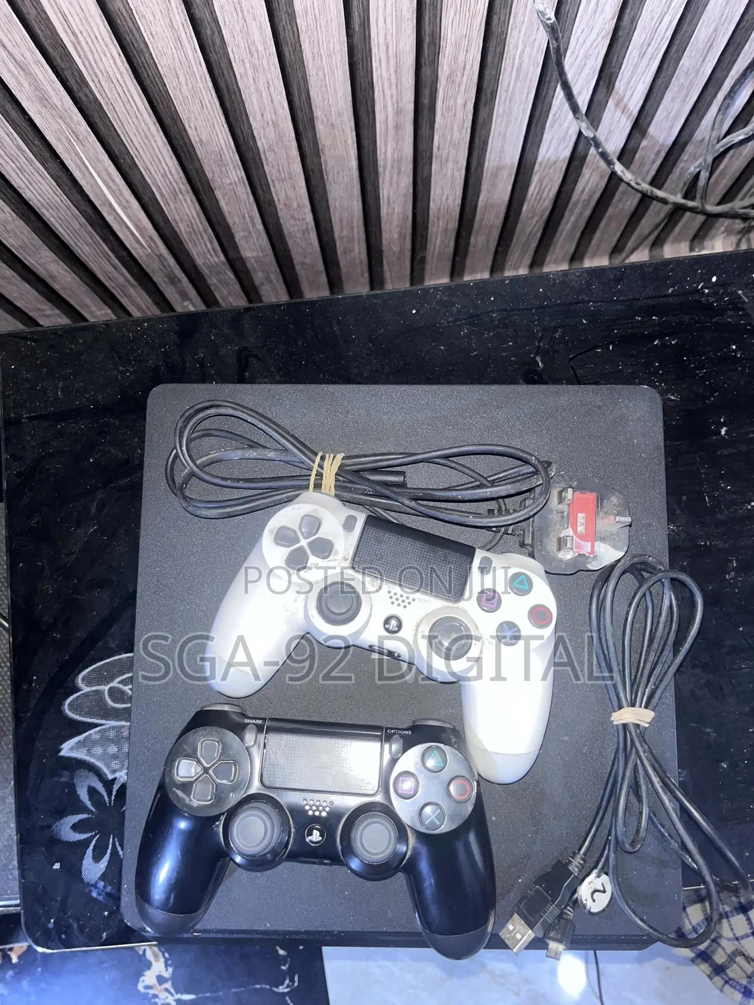 Ps4 Slim 500gb Plus Two Controllers