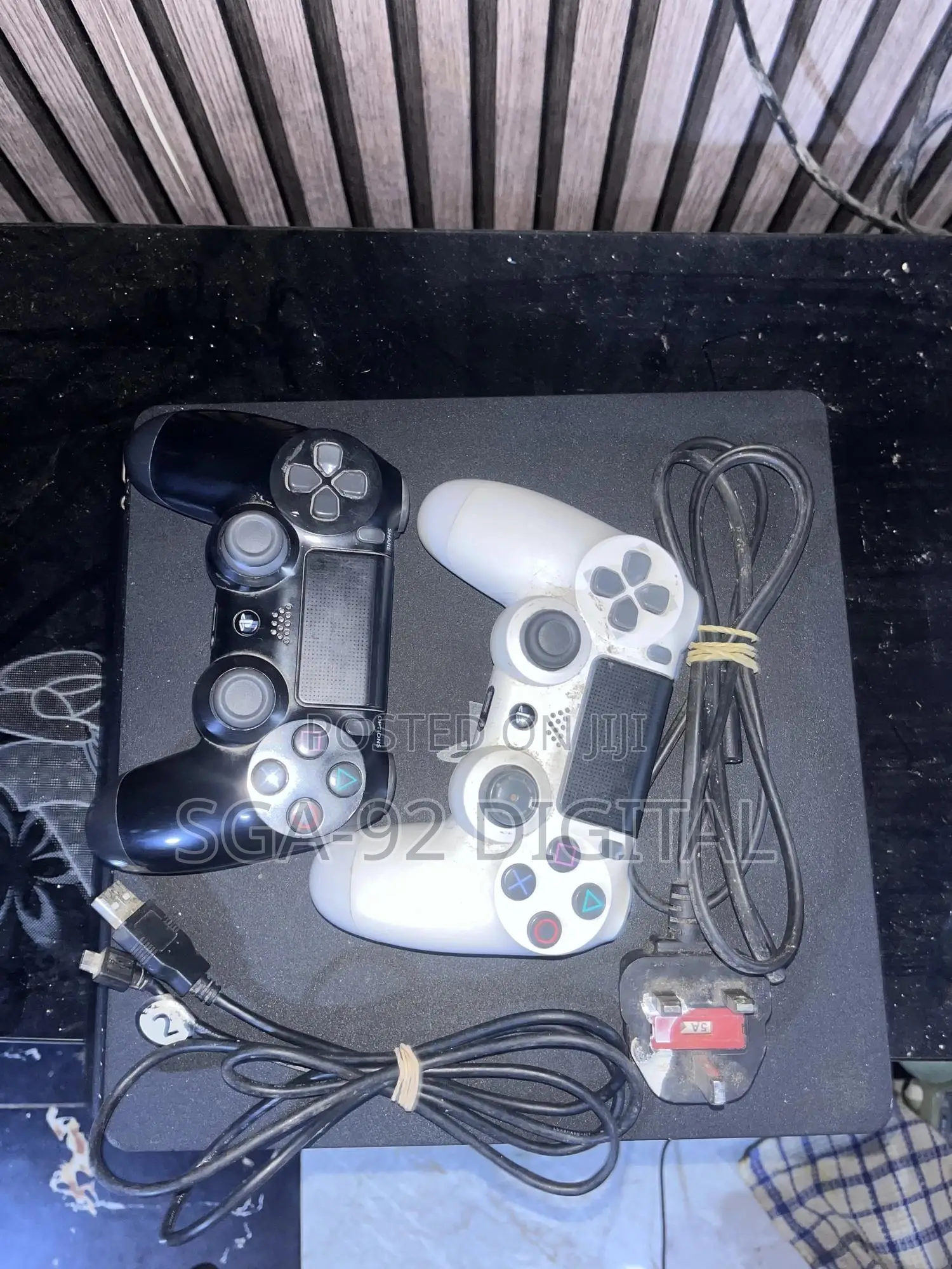 Ps4 Slim 500gb Plus Two Controllers