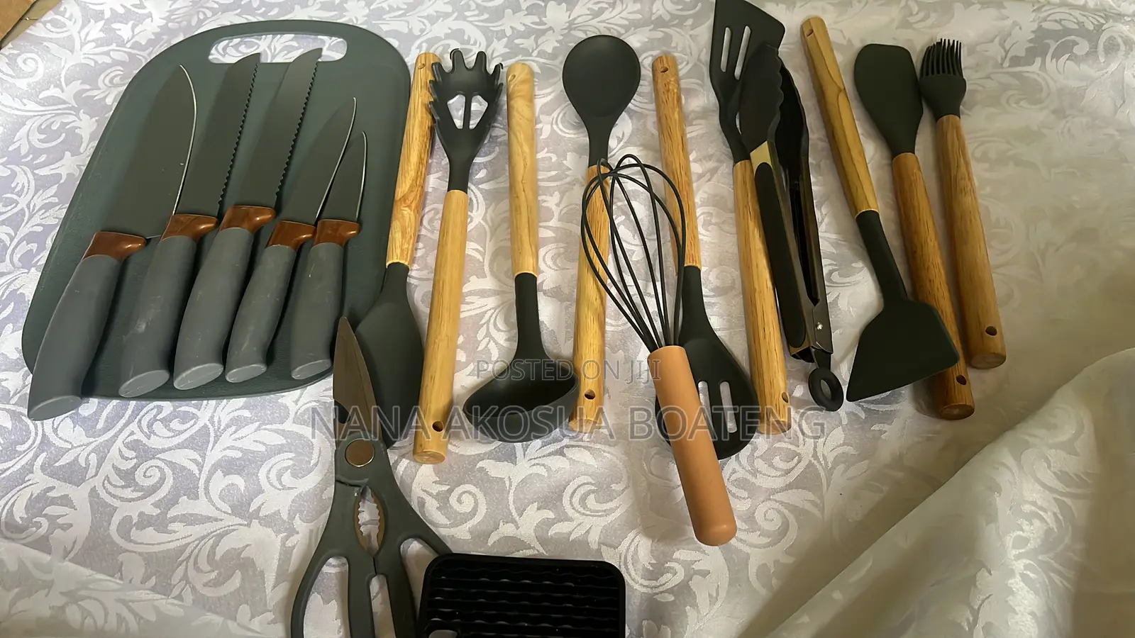 9-Piece Cast Iron Cookware Set + Silicon Spoon Set