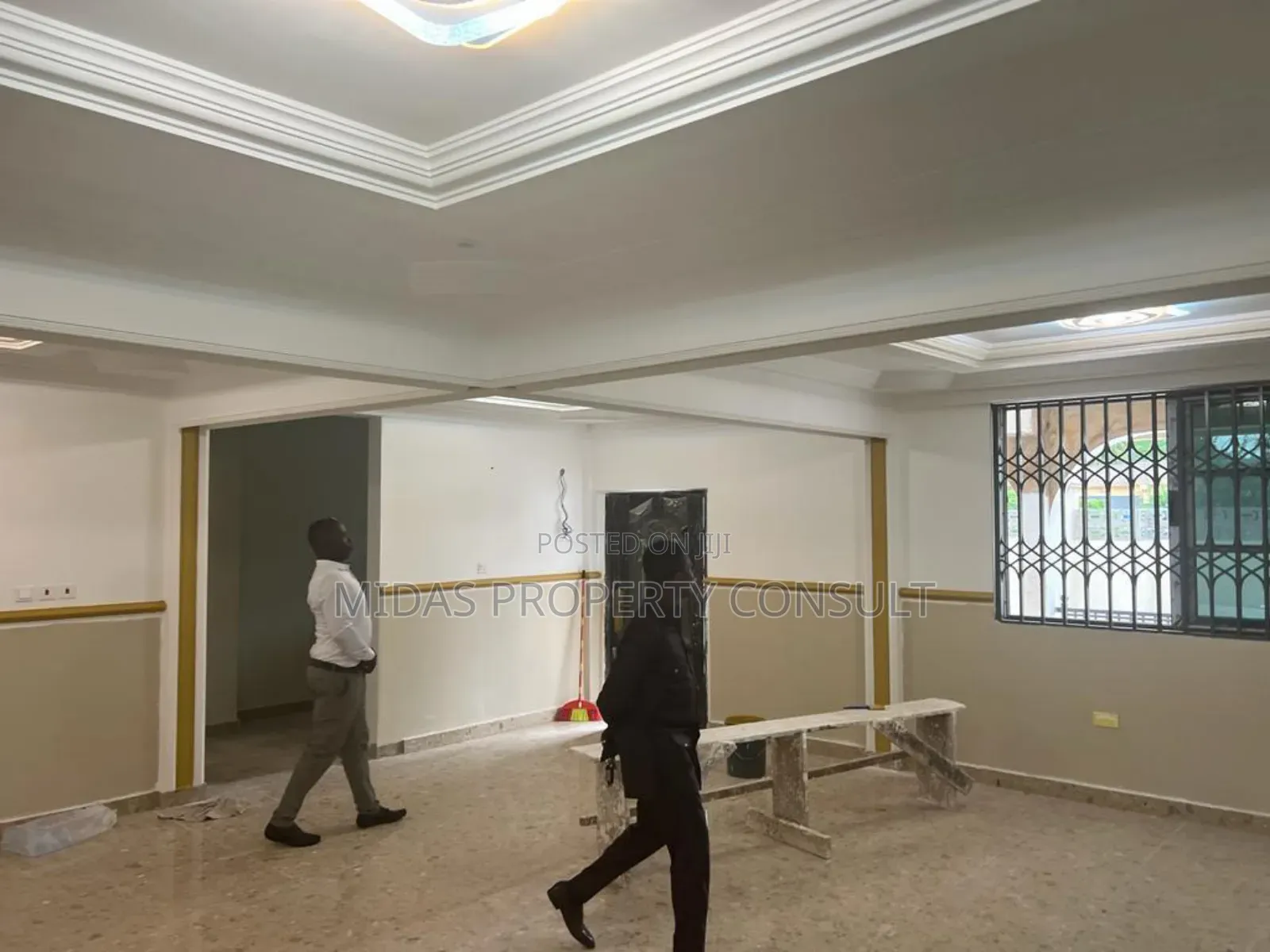 10bdrm House in Prime Tema for sale