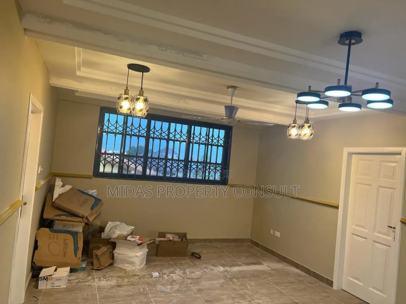 10bdrm House in Prime Tema for sale