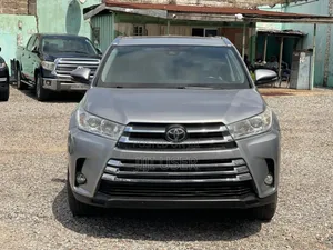Toyota Highlander XLE 4x2 V6 (3.5L 6cyl 8A) 2018 Silver