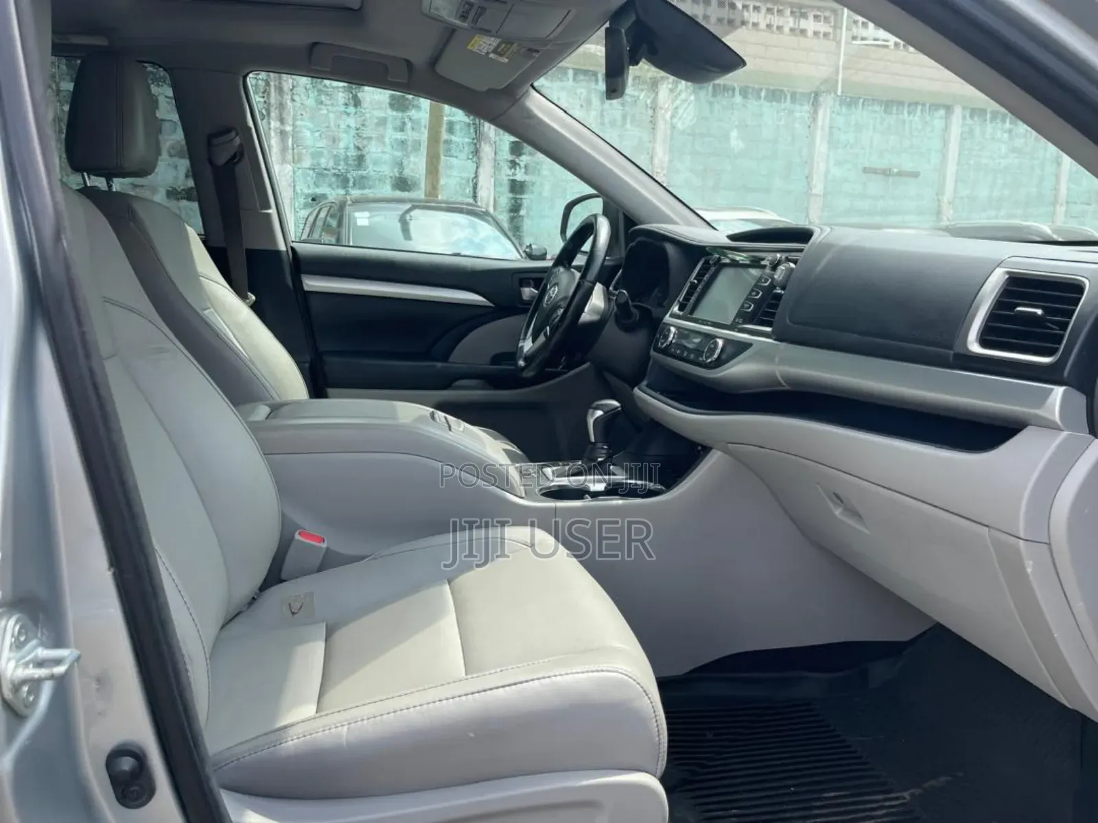 Toyota Highlander XLE 4x2 V6 (3.5L 6cyl 8A) 2018 Silver