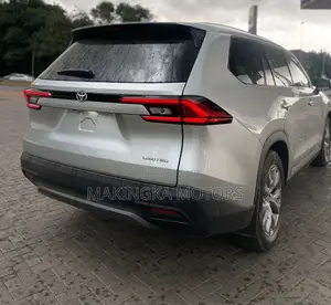 Toyota Highlander Limited FWD 2024 Silver