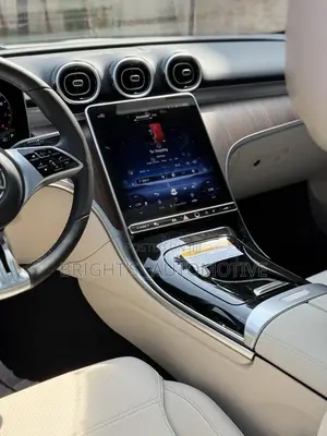 Mercedes-Benz C300 2025 White