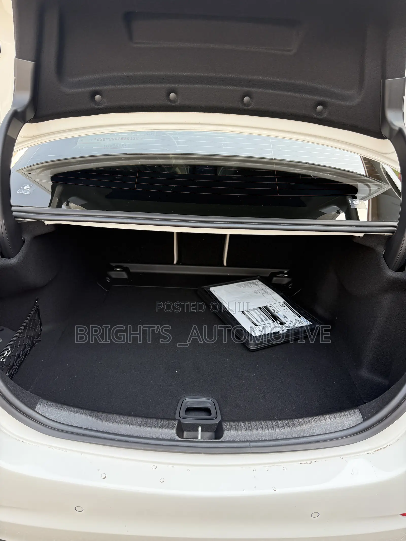 Mercedes-Benz C300 2025 White