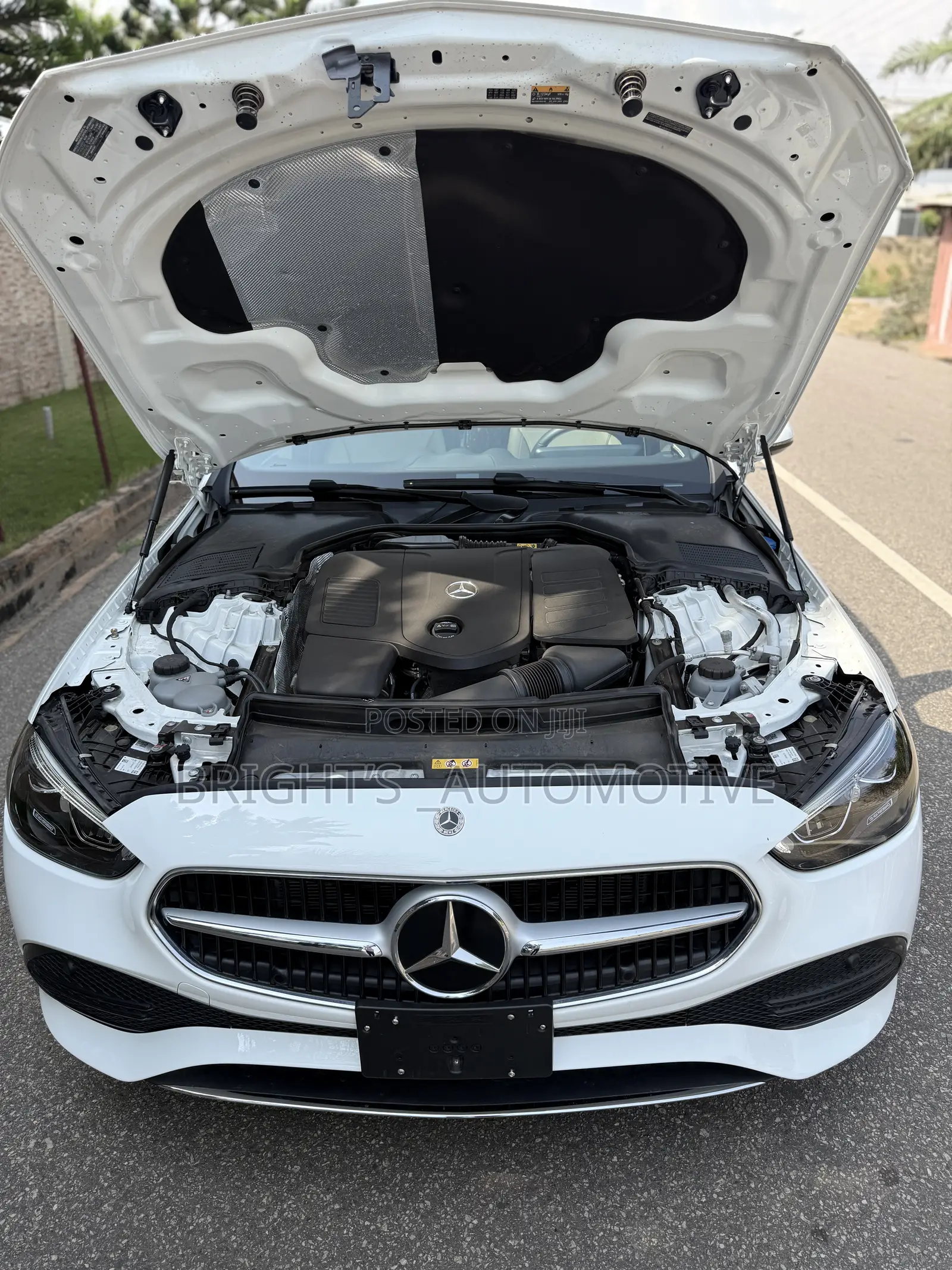 Mercedes-Benz C300 2025 White