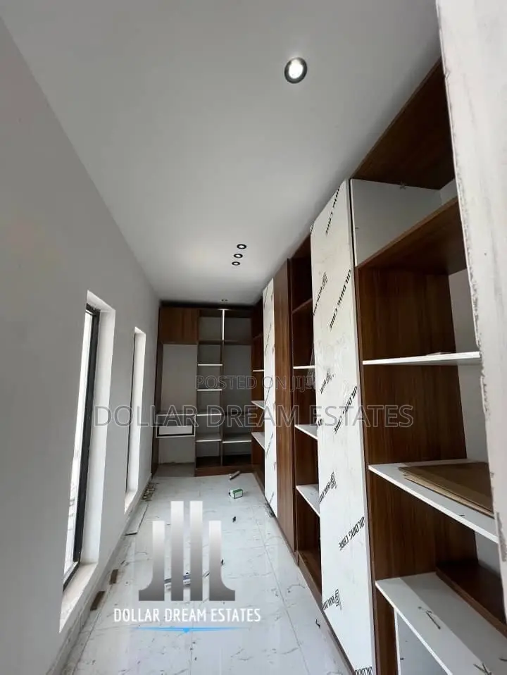 4bdrm House in Lake Side Estate for sale
