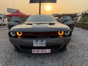 Dodge Challenger SXT RWD 2018 Gray