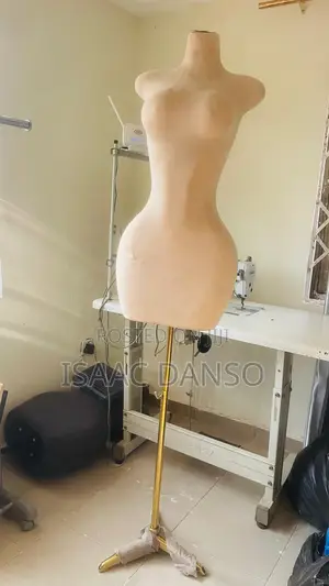 Pin-Able Curvy Mannequin