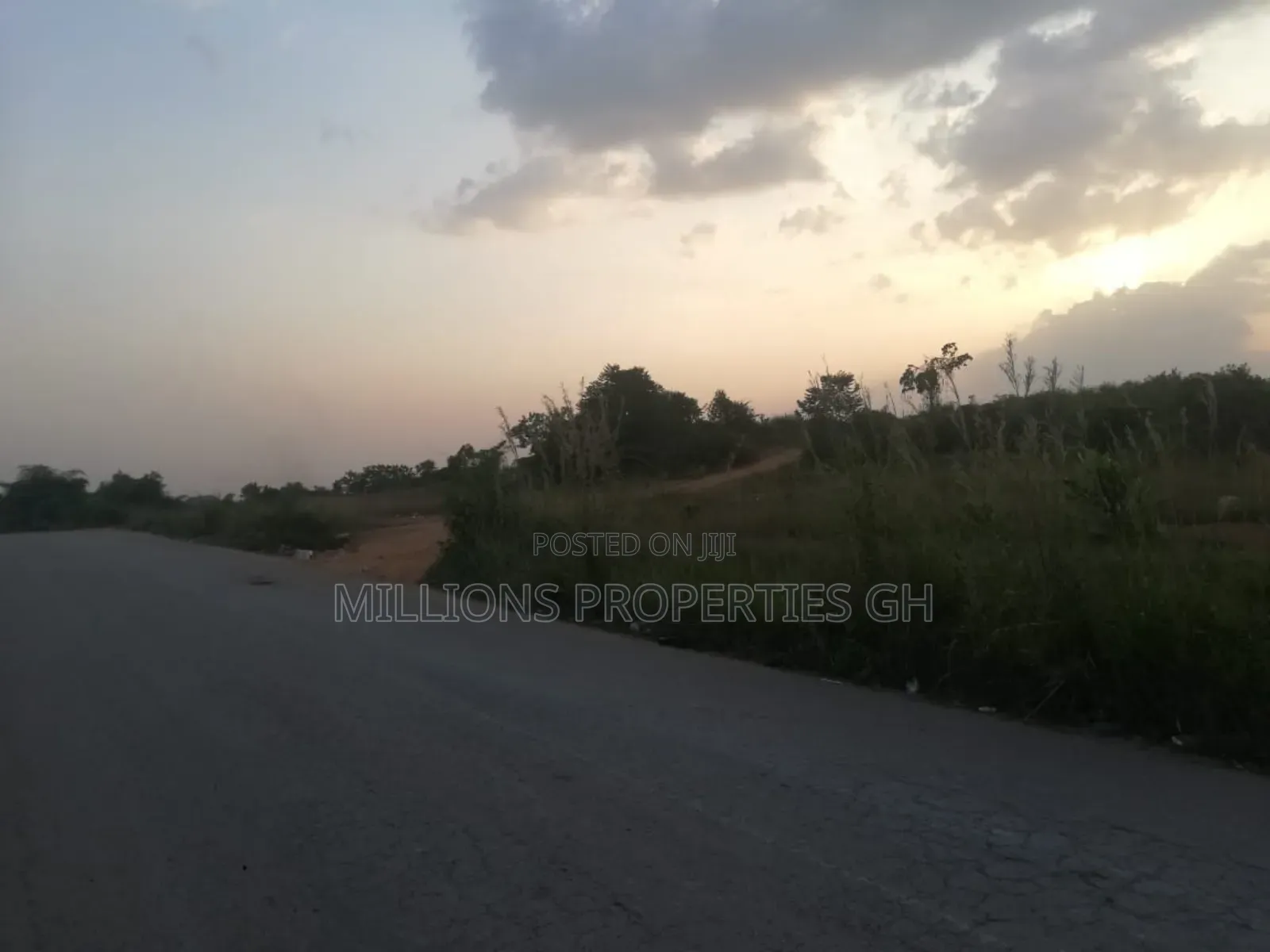 1acre 4sale Ejisu -Ampame (Estate Community)