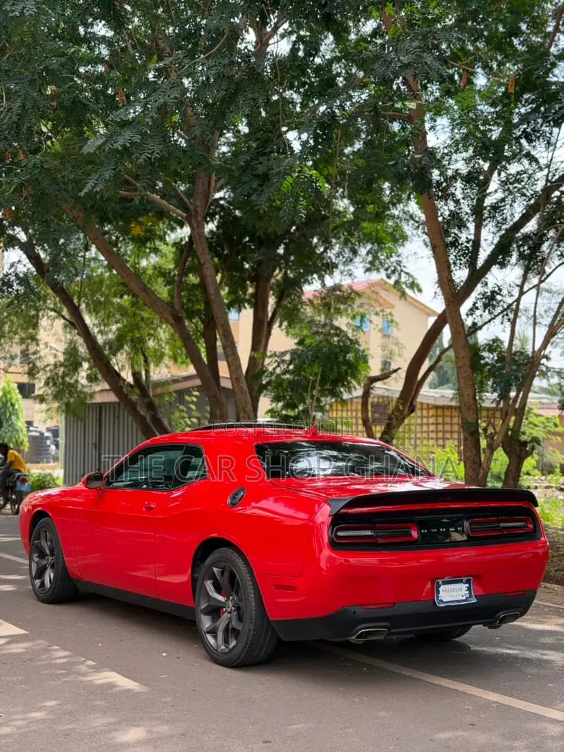 Dodge Challenger SXT RWD 2018 Red