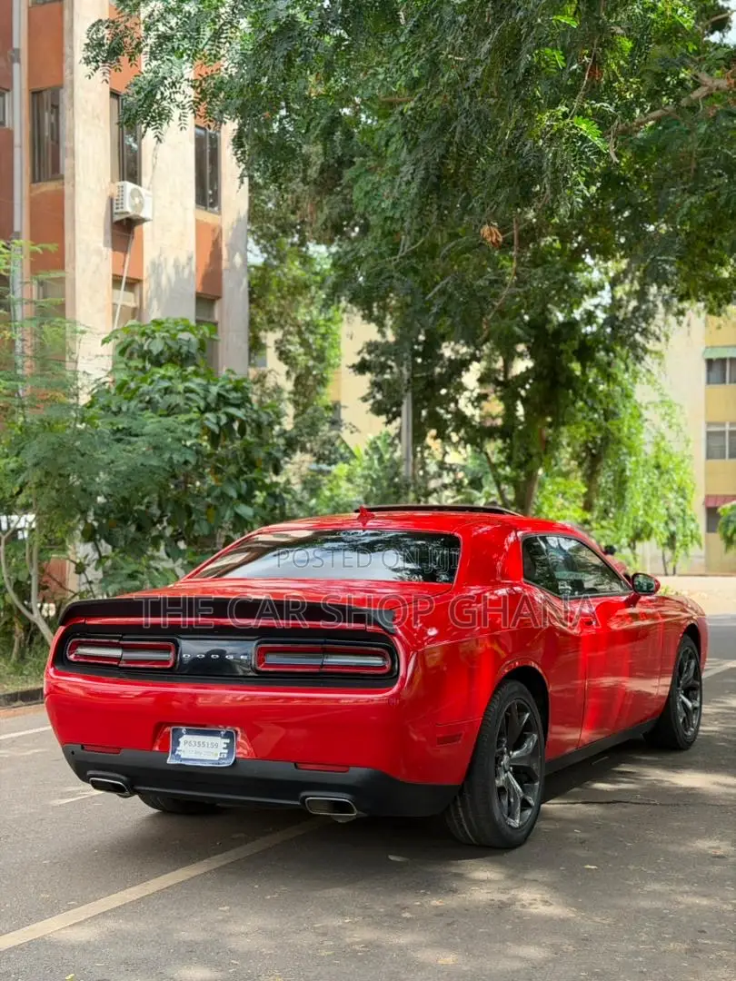 Dodge Challenger SXT RWD 2018 Red