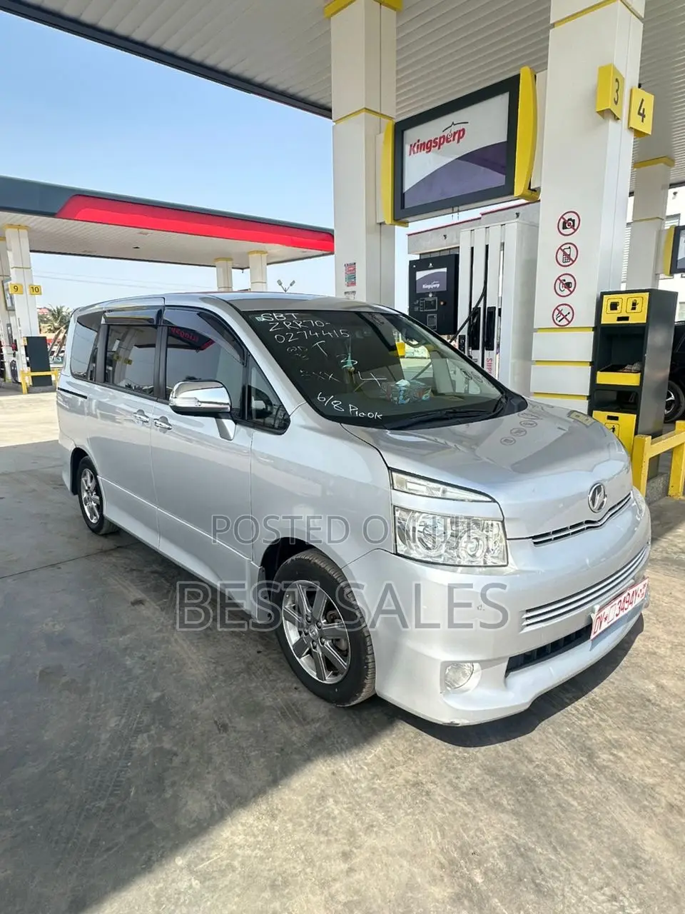 Toyota Voxy 2010 Silver