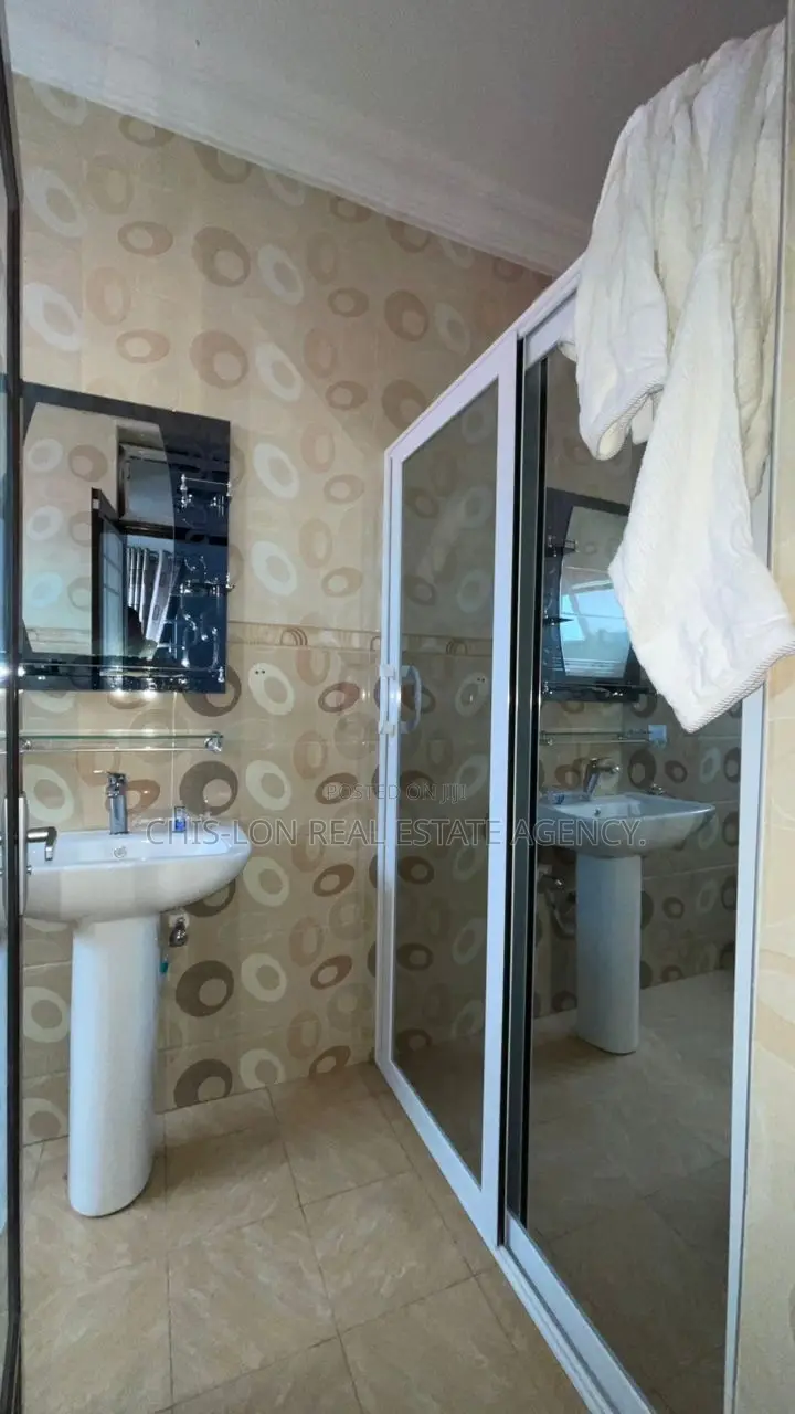 3bdrm Apartment in Chis-Lon Global, Weija Junction for rent