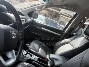 Toyota Hilux 2021 Black