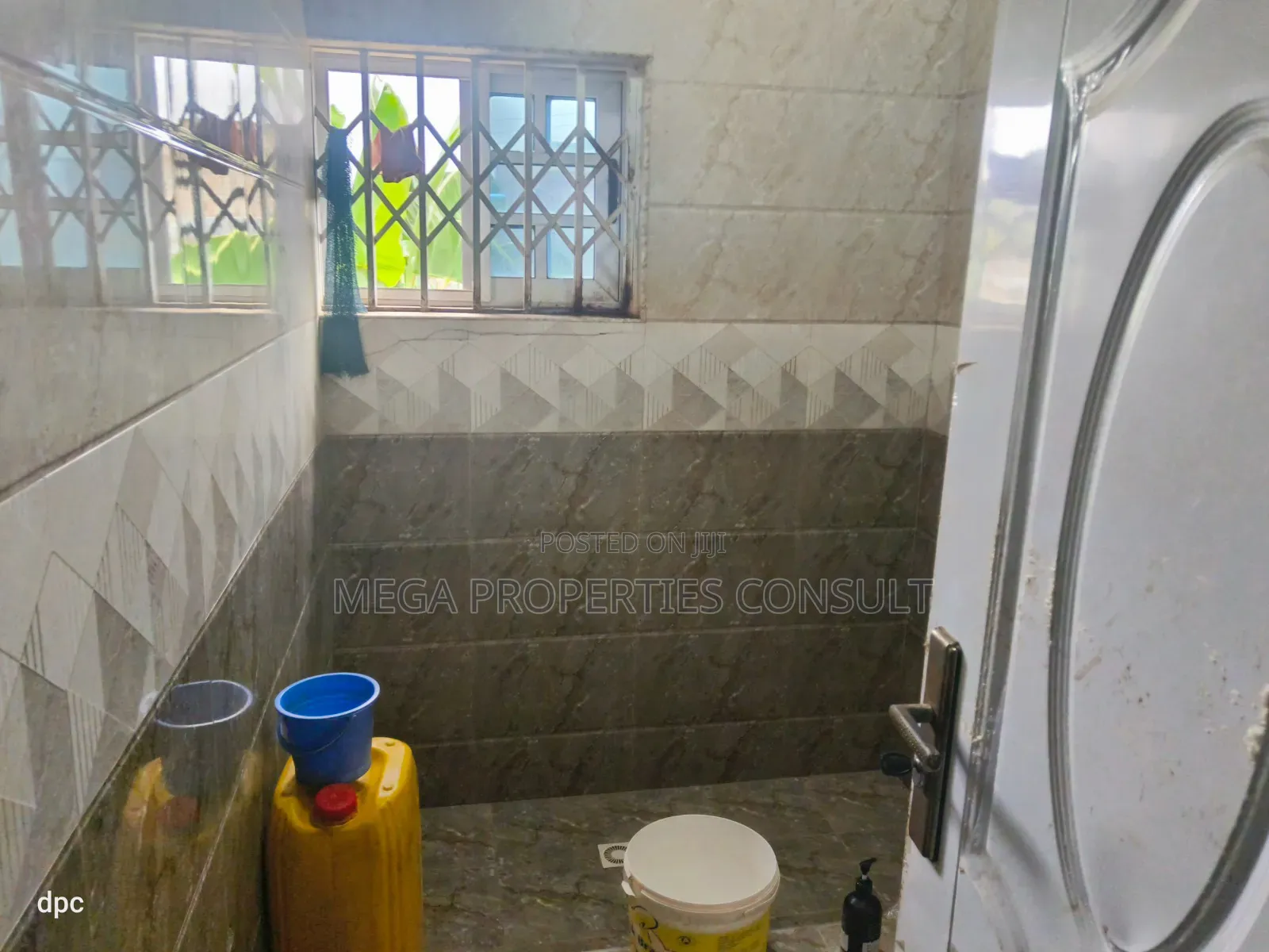7bdrm House in Tema Metropolitan for sale