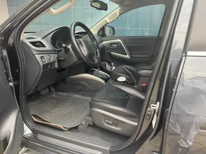 Mitsubishi Pajero 2025 Black