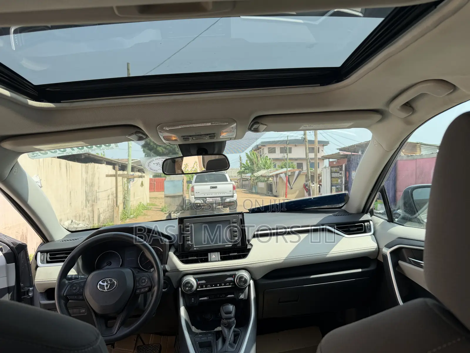Toyota RAV4 XLE 2021 Silver