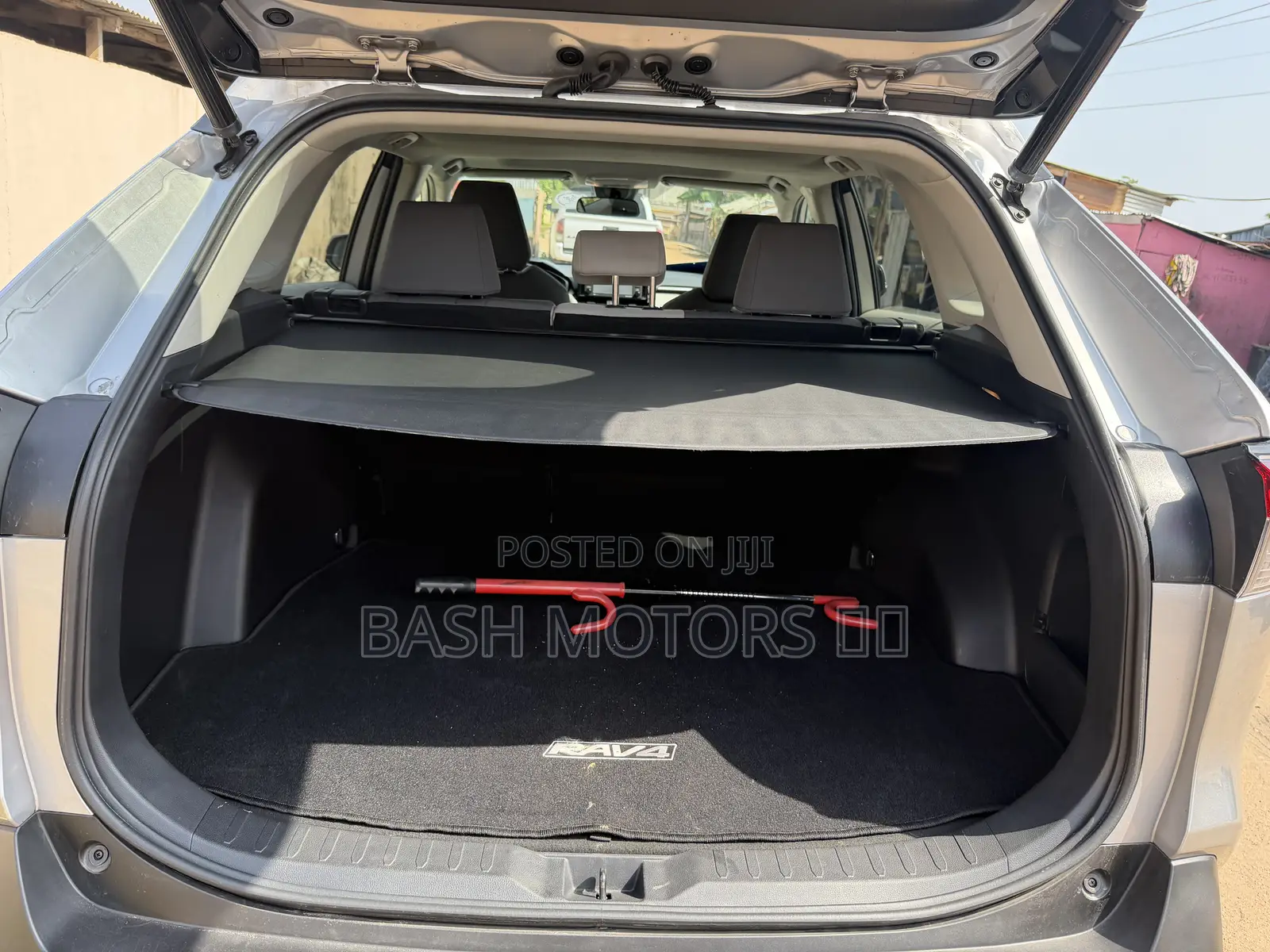 Toyota RAV4 XLE 2021 Silver