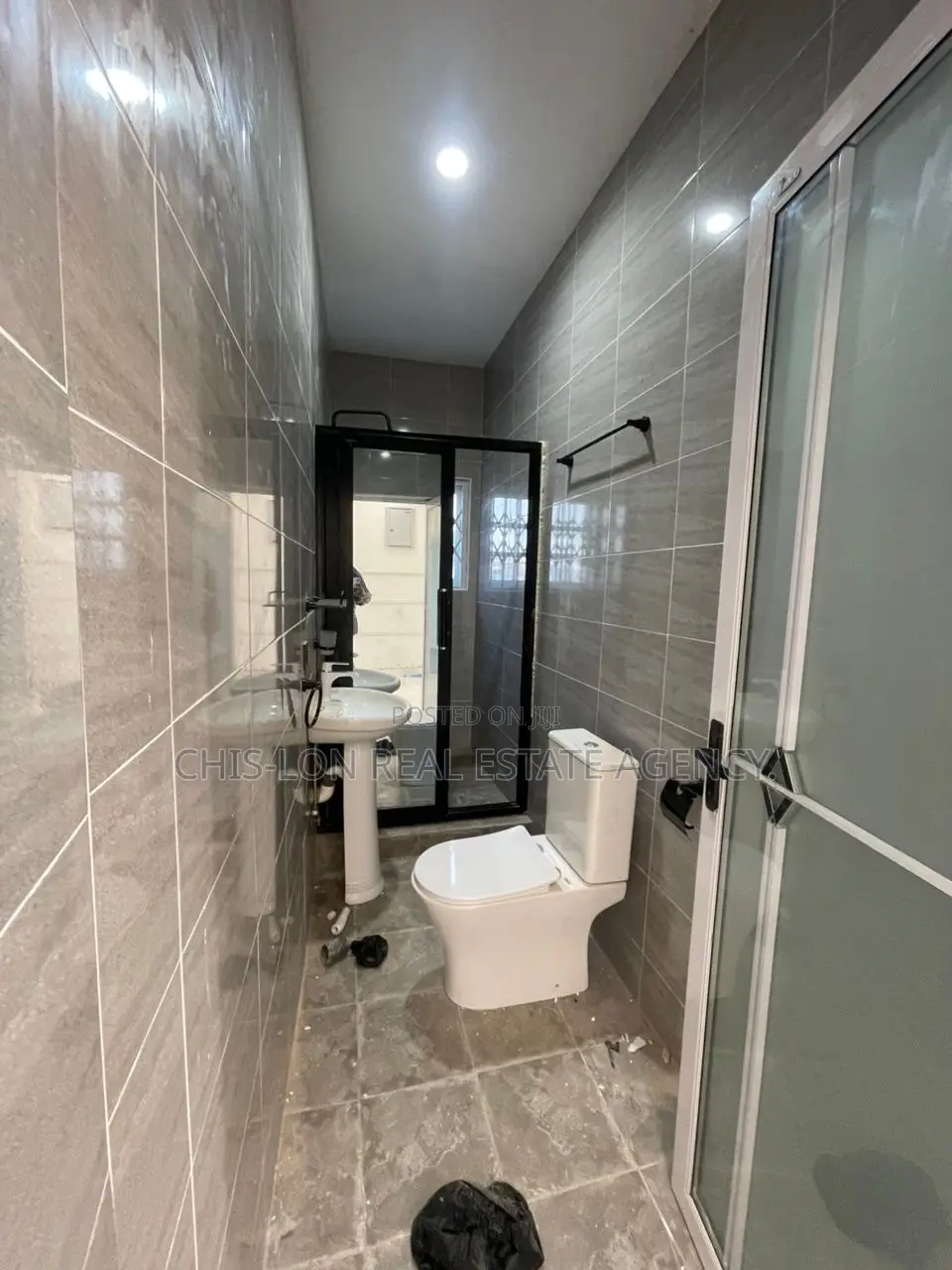 3bdrm Apartment in Chis-Lon Global, Weija Junction for rent